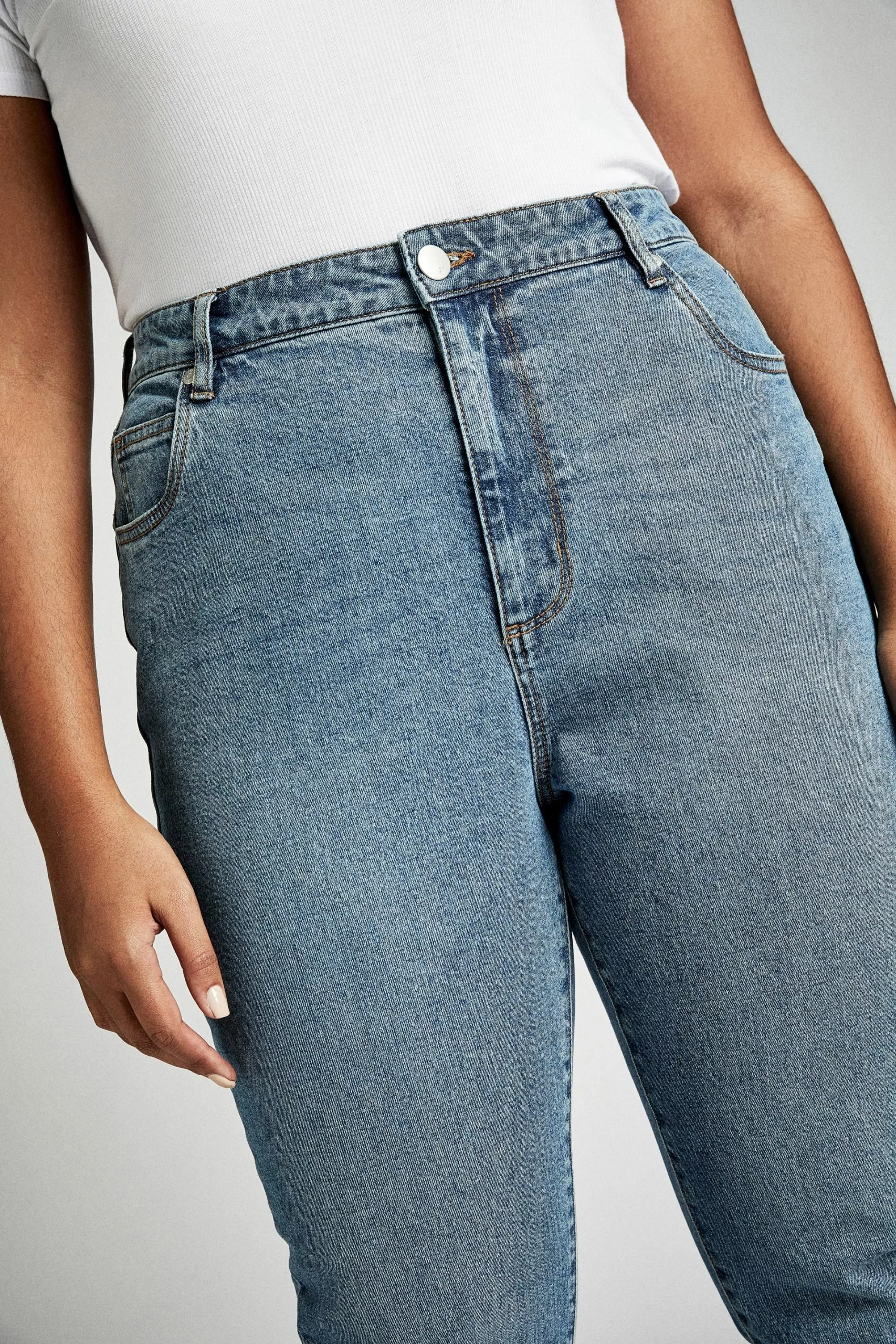 COTTON ON Curve Taylor Mom Jean - Image 2