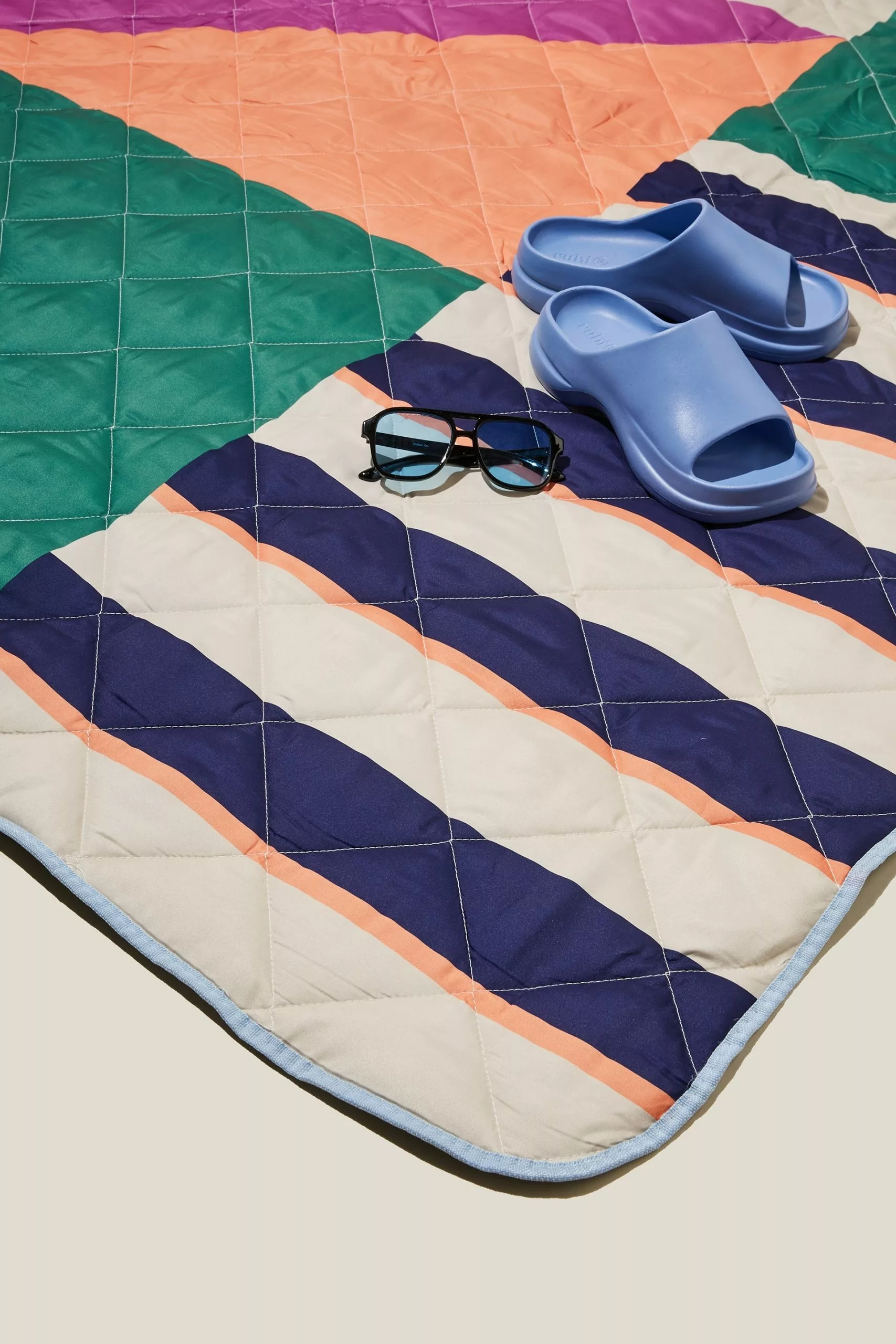 Body Oversized Picnic Blanket - Image 4