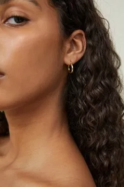 Rubi Small Hoop Earring