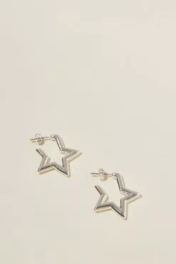 Rubi Mid Hoop Earring