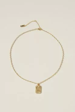 Rubi Pendant Necklace