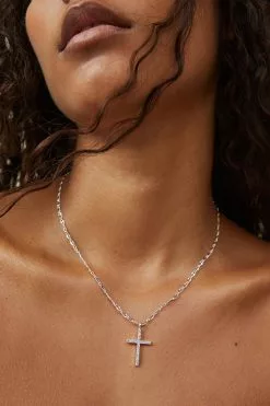 Rubi Pendant Necklace