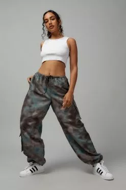 Relaxed Lightweight Track Pant