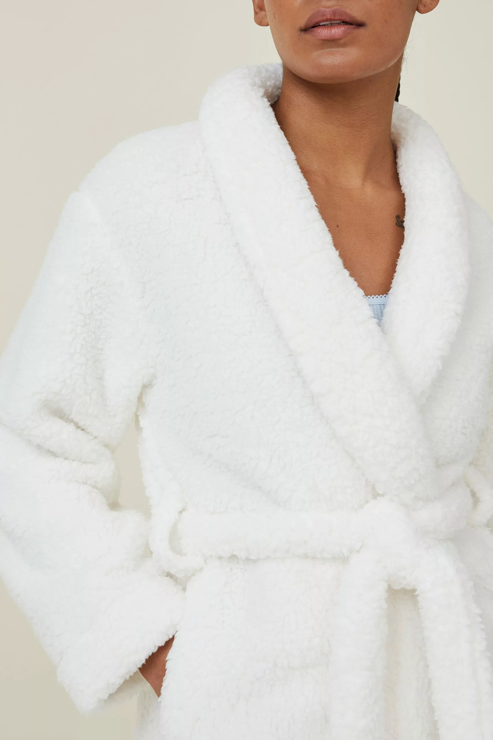 Body The Hotel Luxe Snuggle Robe - Image 2