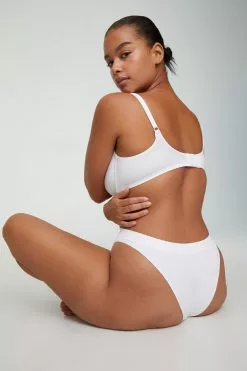 Body Seamless High Cut Brasiliano Brief