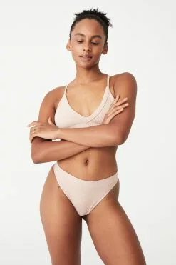 Body Seamless High Cut Brasiliano Brief